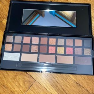 L.A colors eyeshadow palette